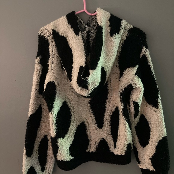 NWT SANDY LIANG Hooded  Black and White Animal Print Sweater - Picture 7 of 7